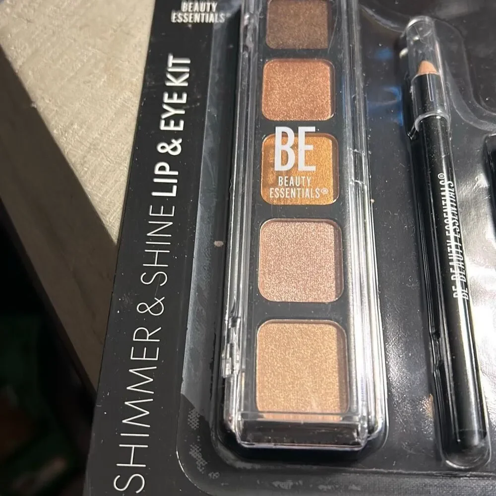 BE Beauty Essentials‎ 5 Pack Shimmer And Shine Lip And Eye Kit. NIP.